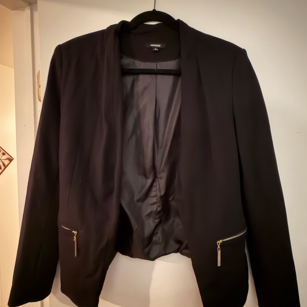 New Look Elegant Black Blazer with Gold Accents